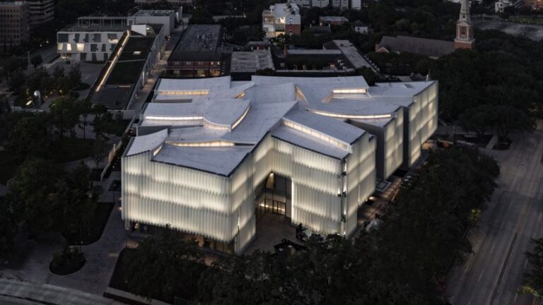 museum-fine-art-houston-steven-holl-richard-barnes_dezeen_hero-852x479