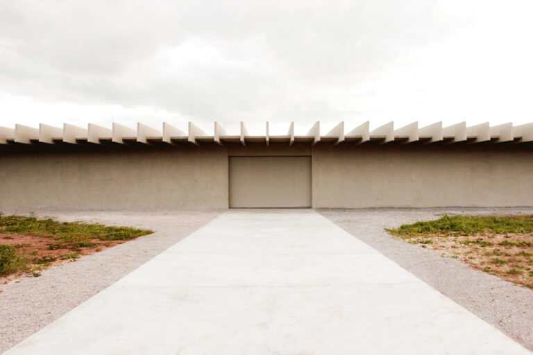 the-niemeyer-guest-house-renovation-east-architecture-studio_14
